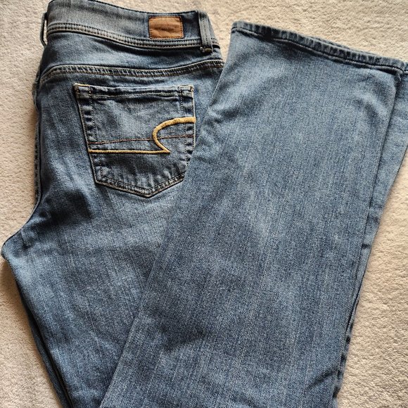 American Eagle Distressed Original Boot Jeans, size 14 - Picture 1 of 5